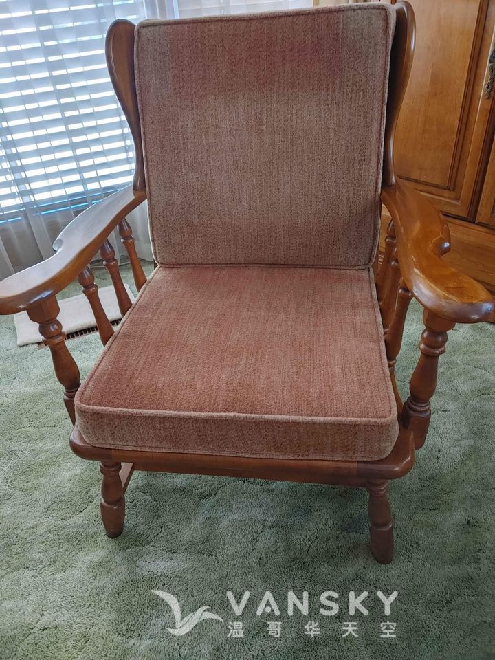 220823152150_old chair1.jpg